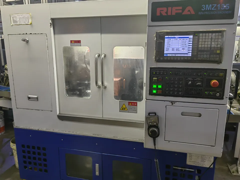 Производственный станок RIFA в цехе