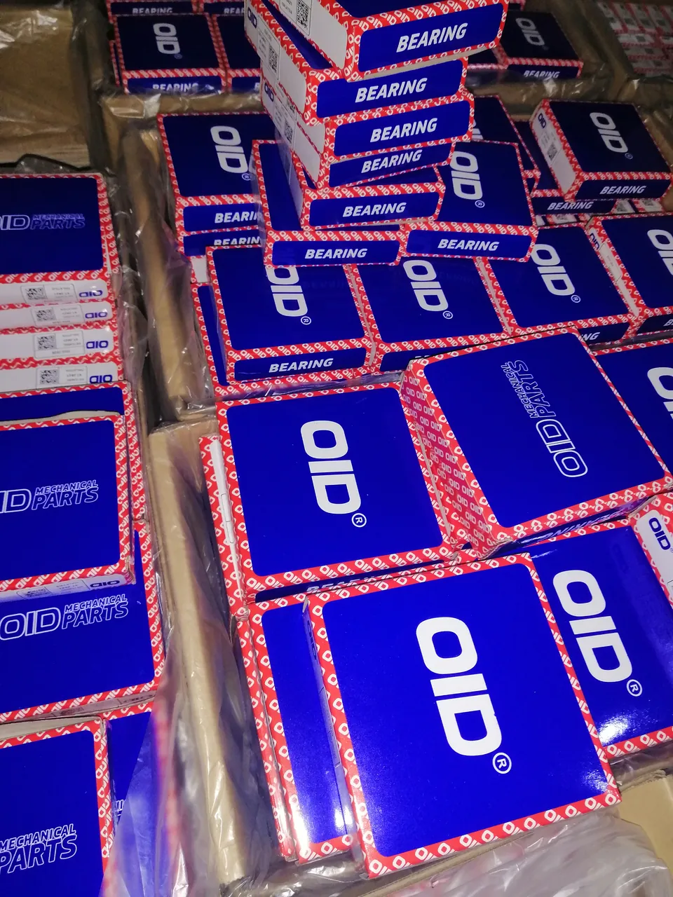 Синие коробки с маркировкой OID, подготовленные к упаковке